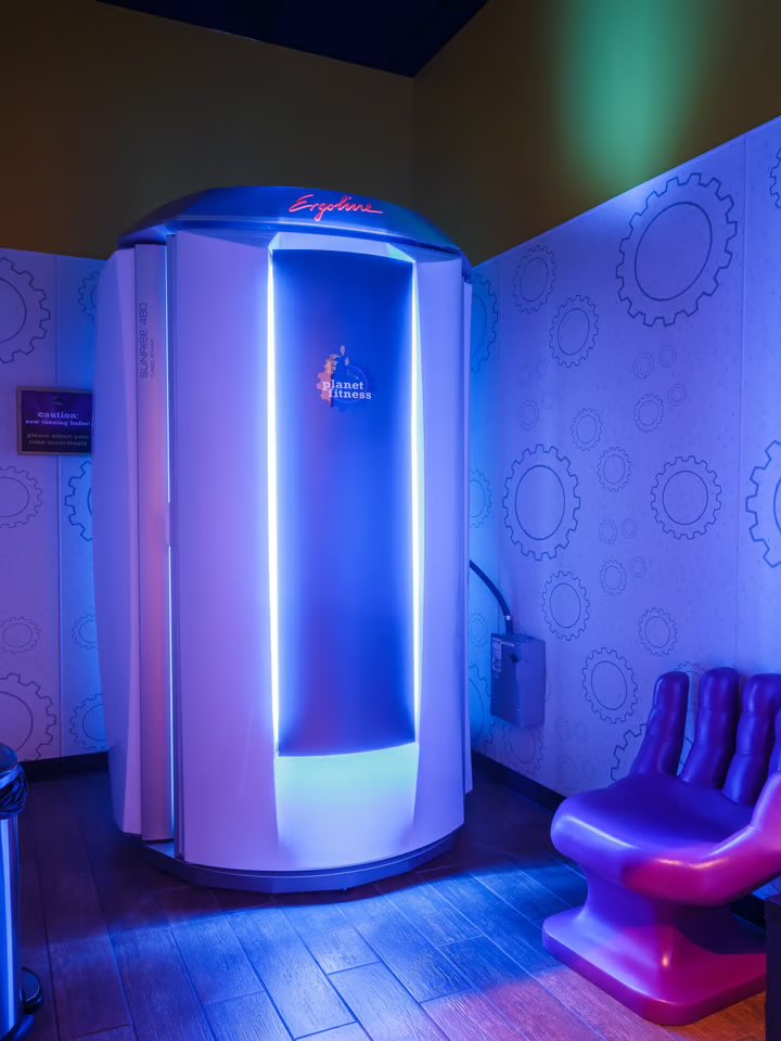 i love finding beauty and health hacks for my followers that don’t bankrupt you. 

i recently found out that PLANET FITNESS locations have full-body red light therapy booths included in the black card membership (literally 15$ a month)

that’s ATP stimulation, collagen