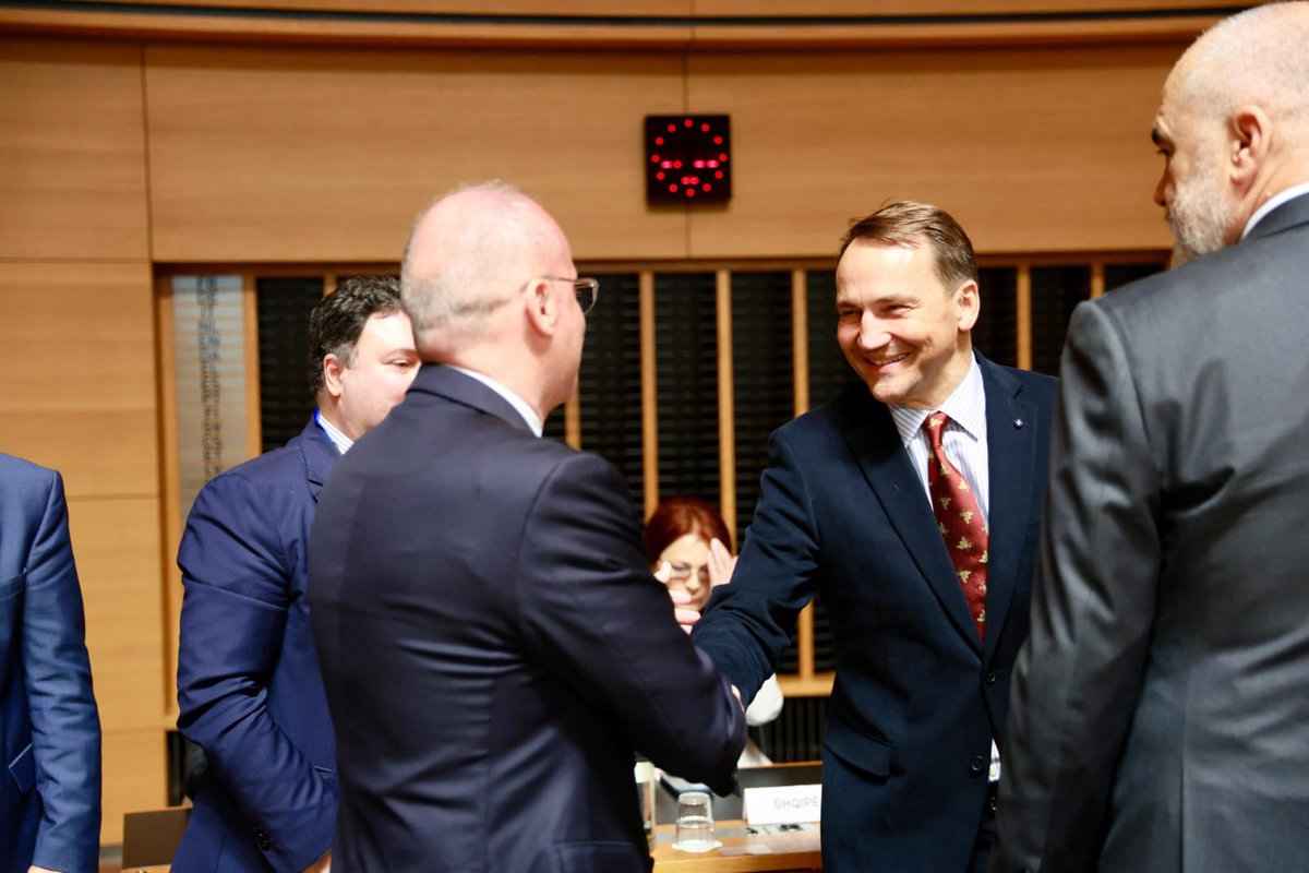 Another big step today at the 4th EU–Albania Intergovernmental Conference in Luxembourg 🇱🇺: The opening of Cluster 2 with its nine chapters– Internal Market is a clear sign of how quickly and seriously Albania 🇦🇱 is aligning with EU values and standards. 🇪🇺

Three clusters.