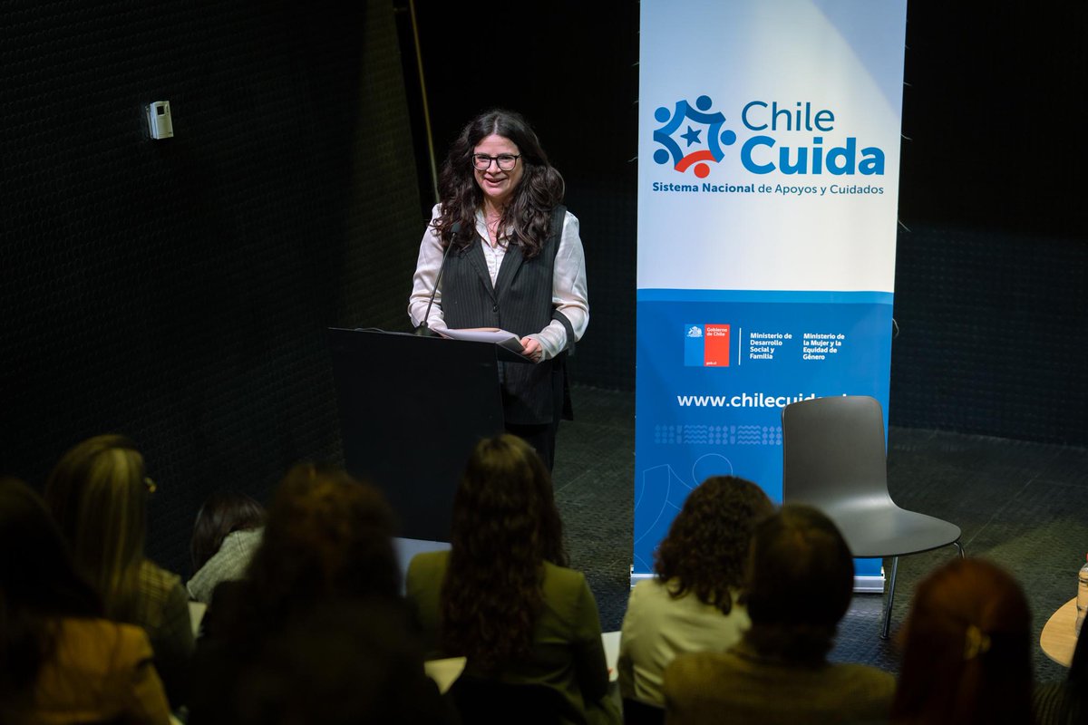 Ministra Orellana participa en Seminario Economía de los Cuidados en que <a href="/EconomiaSubse/">Subsecretaría de Economía</a>, <a href="/MinDesarrollo/">Ministerio de Desarrollo Social y Familia</a> y <a href="/OITconosur/">OIT ConoSur</a> analizan II Encuesta Nacional de Uso del Tiempo ENUT, destacando relación entre cuidados y la igualdad de género para un crecimiento económico sostenible. 💜👩🏽‍💻