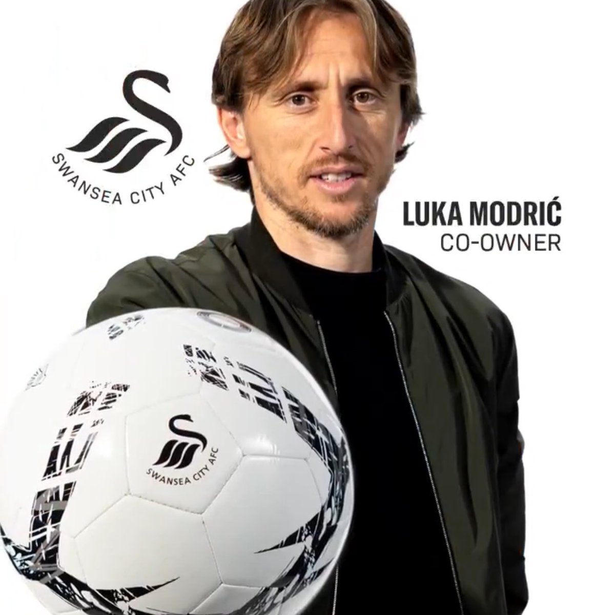 eurofootcom's tweet image. 🚨🇭🇷 𝐎𝐅𝐅𝐈𝐂𝐈𝐀𝐋 | Luka Modrić is now a co-owner &amp;amp; investor at Swansea City! 🦢✅

Statement: "Luka’s investment is an endorsement of the club’s ambition and vision. He'll play a key role in helping the club garner global attention and progress both on and off the pitch."