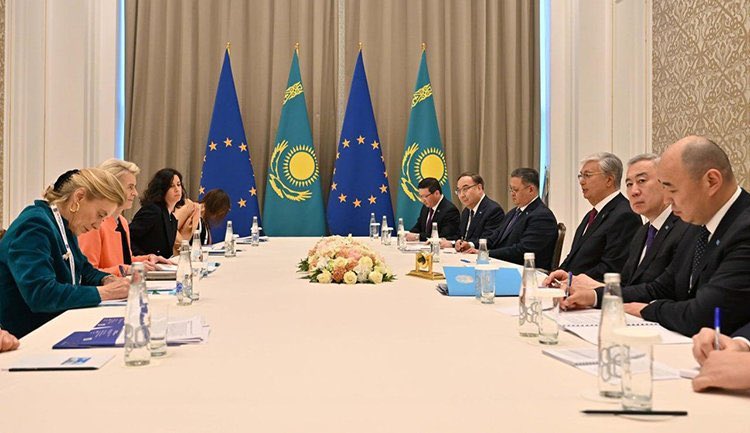 AB ile anlaşma imzalayan
🇰🇿 Kazakistan
🇺🇿 Özbekistan
🇹🇲 Türkmenistan 
🇰🇬 Kırgızistan 
Kuzey Kıbrıs Türk Cumhuriyeti'ni tanımayacaklarını beyan etti!

Hani Türk’ün Türkten başka dostu yoktu?