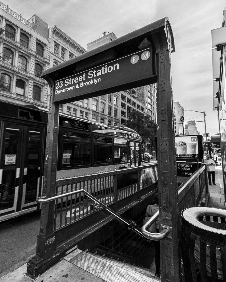 KevinChaires_'s tweet photo. NYC Subway

#photography #photographer #streetphotography #monochromatic #bnw https://t.co/yZQrKaFkus