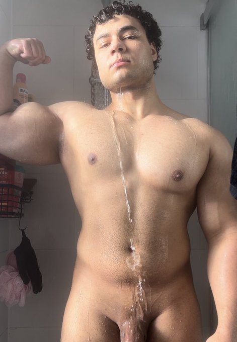 Watch Pedro's leaked NSFW photo on TwXstars