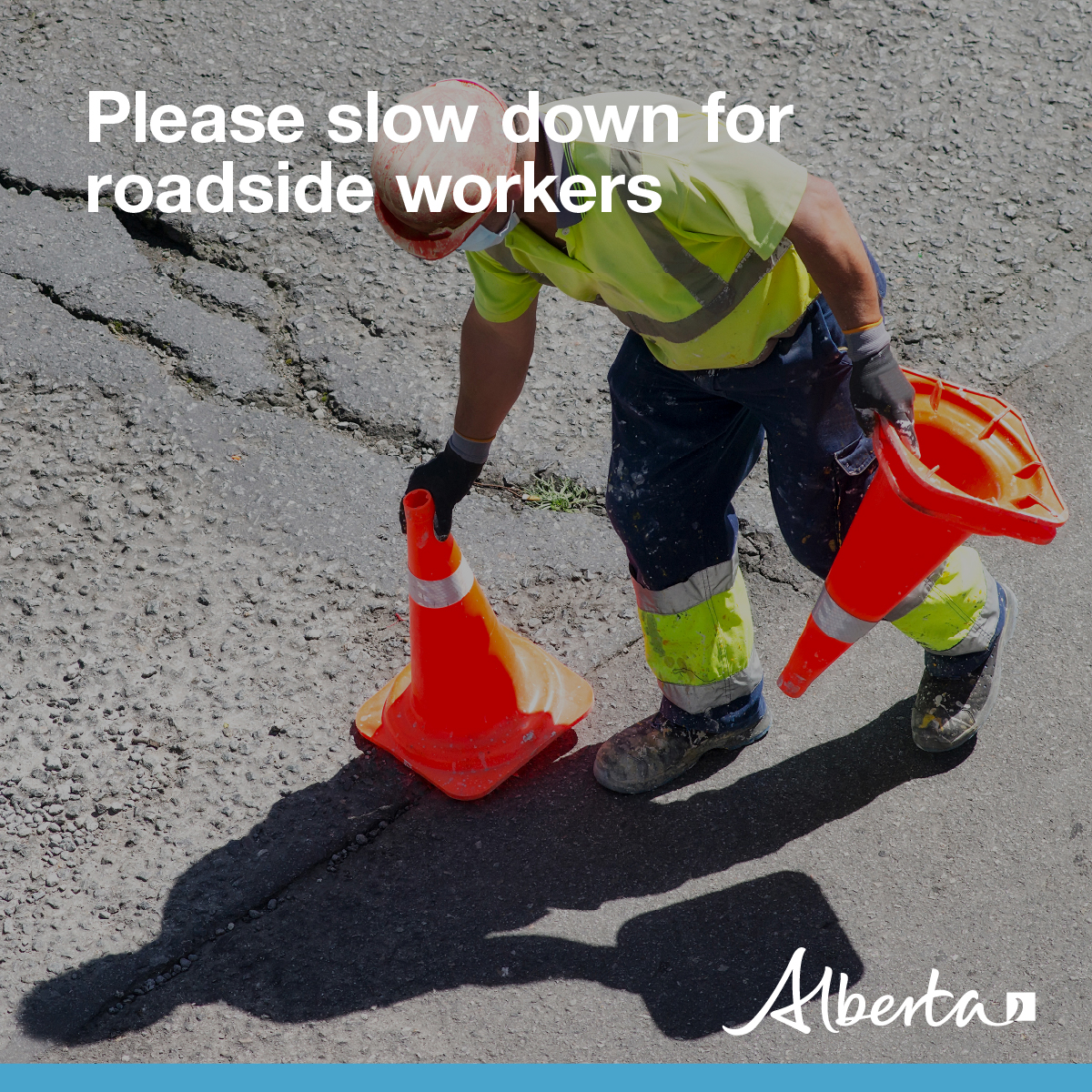 Speed fines double when construction workers or any stopped roadside vehicle with flashing lights activated are present. Move over to give workers extra space and slow down to 60 km/h
#RoadSafety #ABRoads #DriveSafe