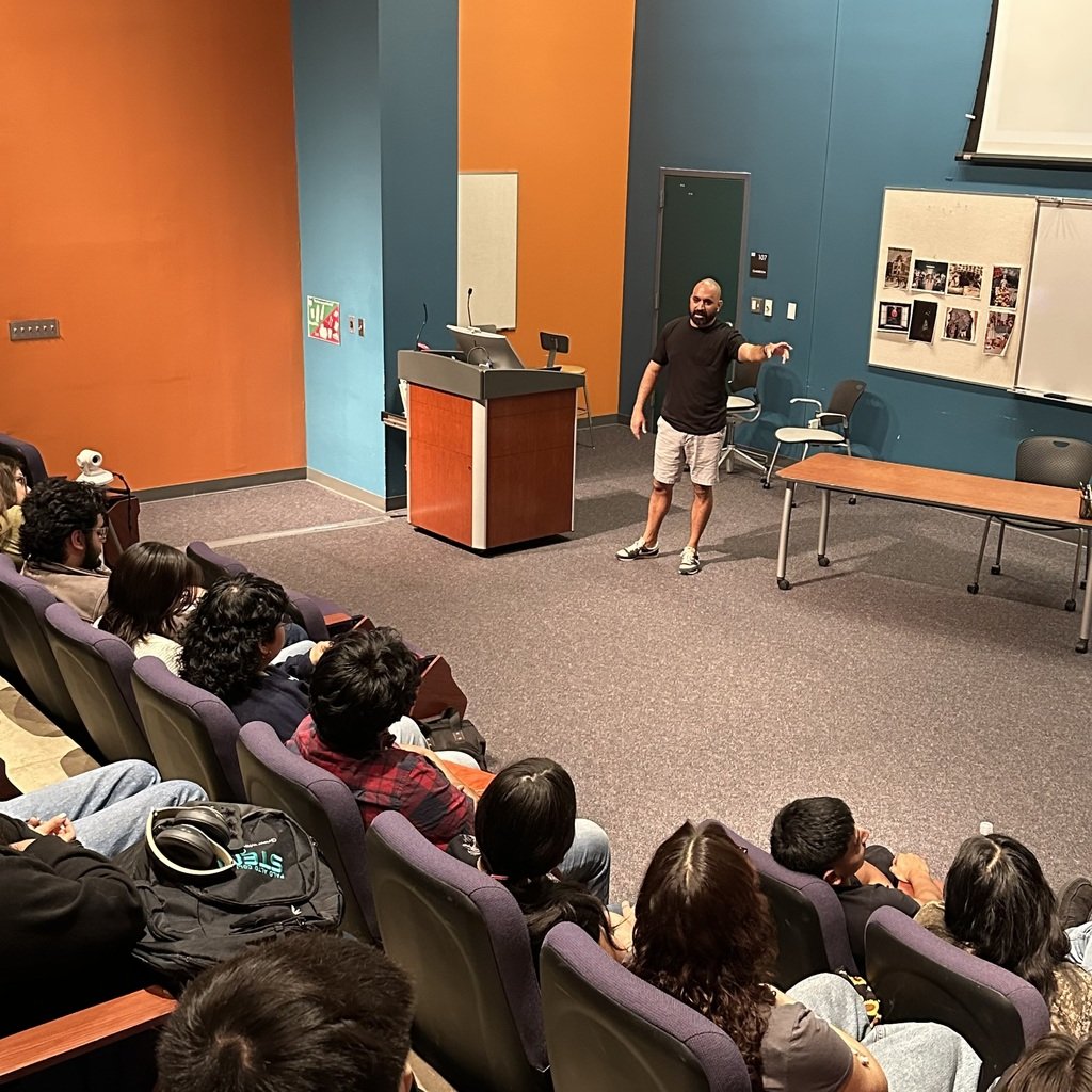swisd_caststem's tweet photo. Thank you @lgomez123 for coming to speak with our seniors on Friday! @castschools @swisd #gopublic #embracetheexperience #RootEd #SWISDExperience https://t.co/qiyw2xma6K