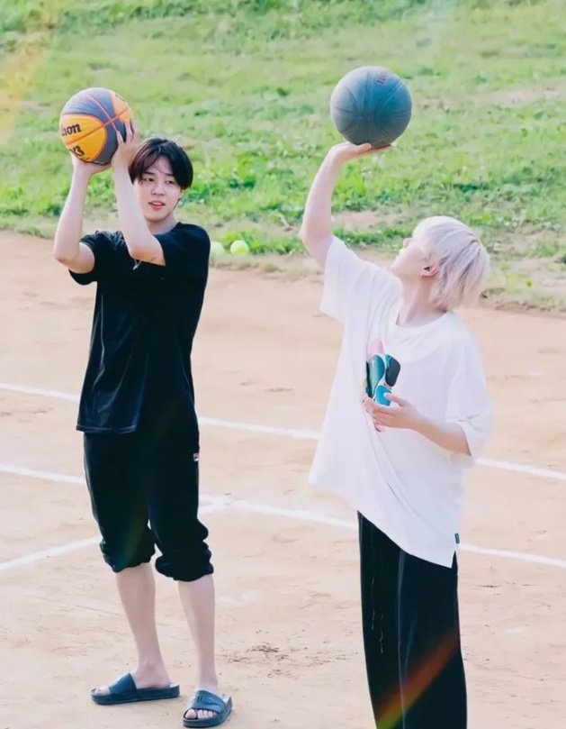 YOONMIN: mini thread.

uma thread, onde os olhares falam por si só.
🤍