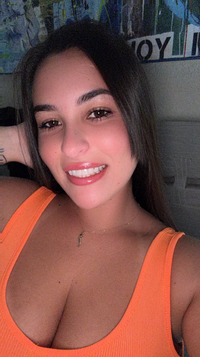 Karissa_Morelli's tweet photo. 🧡🥀 https://t.co/ChflWfzaMT
