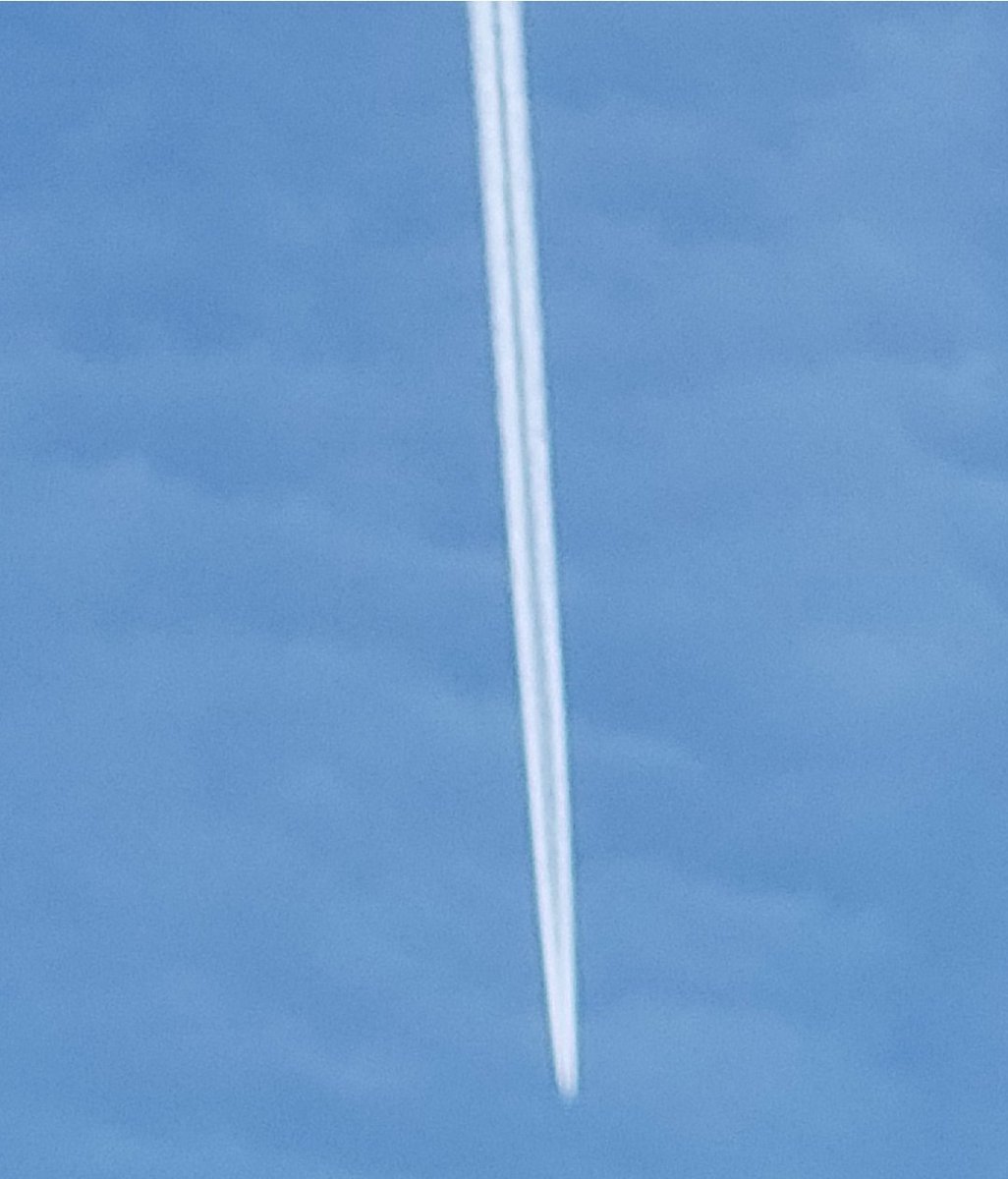 RxGF's tweet image. British Airways and Singapore Airlines both dumping poison on American Citizens again and again today. #CHEMTRAILS
