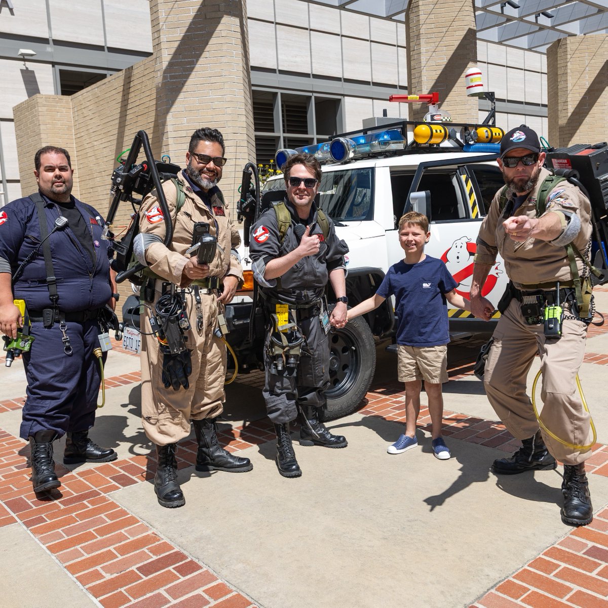UCLAMCH's tweet image. Thanks to this crew from @StarlightUS and @Ghostbusters for rolling into Westwood with the Ecto Foxtrot. They were joined by filmmakers @JasonReitman and @GilKenan, leaving behind smiles and cozy Ghostbuster-themed Starlight Hospital Gowns for our patients.
Sony Pictures