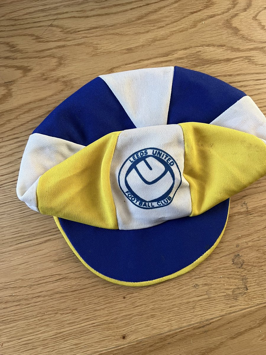 lufcprog's tweet photo. Countdown to Yorkshire Football Programme &amp; Memorabilia fair .
Saturday 24th May 2025.
Pudsey Civic Hall ,Dawsons corner ,Leeds 11am to 2.30pm.
14 + dealers .
Programmes from the days of Leeds City to Current season programmes.Memorabilia.Match worn shirts .Badges .Ticket stubs. https://t.co/tMOirybnxM