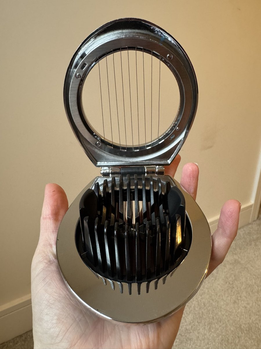 Mr_H_YouTube's tweet image. We have some cool, new kitchen gadgets, thanks to the amazing Doug F.
Easter is coming up so I sense some egg fun in the near future. 

Thanks Doug

#mrhandfriends #eggslicer #eggs #subscribermail #grateful