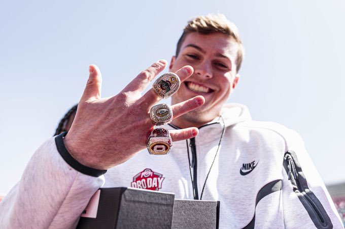 Ohio State included a cross on the inside of their National Championship rings 👏