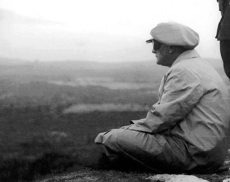 Herkes sıcak aile fotoğraflarında gülümserken, Atatürk hep yalnızdı.