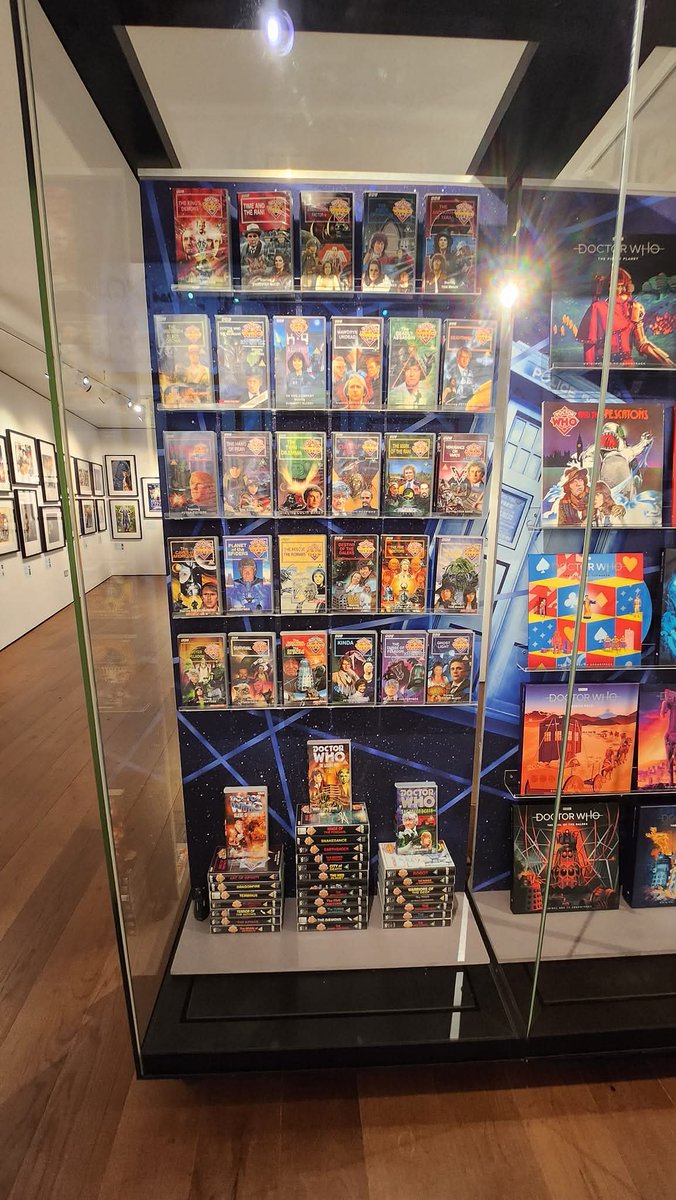 IanRedman11's tweet photo. Apparently it's a year today since I visited the amazing #DoctorWho art exhibition in Weston-super-Mare. That was so cool! (Sorry about the beard 😂) https://t.co/Ydxprjct7A