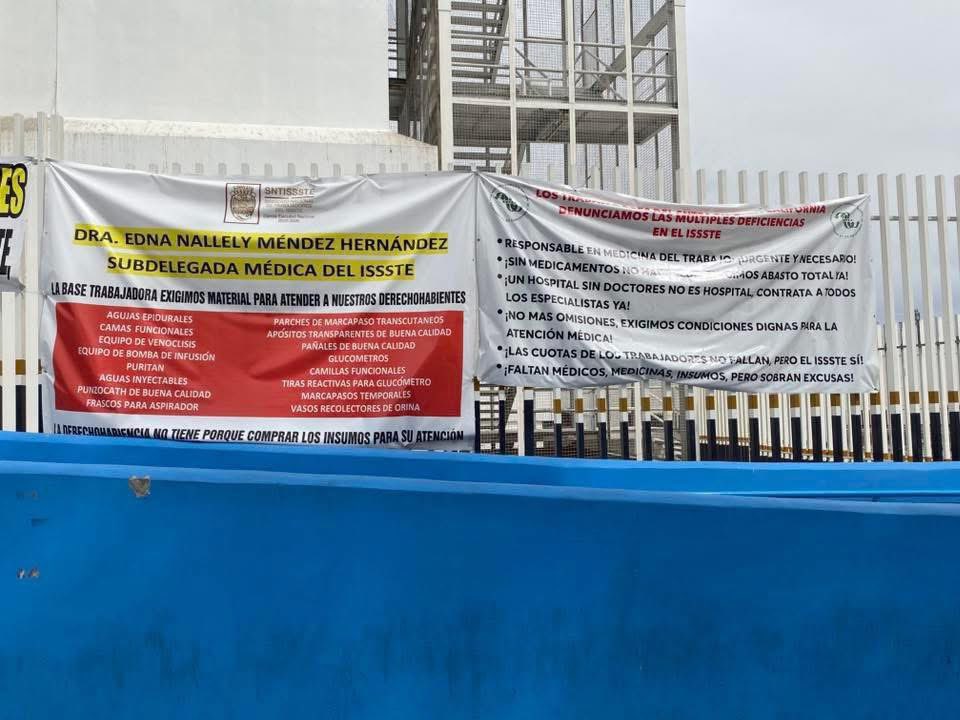 feerctz's tweet photo. YA NO PODEMOS MÁS, RENUNCIAMOS. FUE LA ÚLTIMA DECISIÓN DE UN GRUPO DE MÉDICOS DEL HOSPITAL ISSSTE 05 DE DICIEMBRE EN MEXICALI.

Los pacientes se están muriendo, mientras la miserable de Marina del Pilar, escoltando al grupo FIRME, resuelve todos los problemas con su estúpid0 https://t.co/H0QweQAlvs