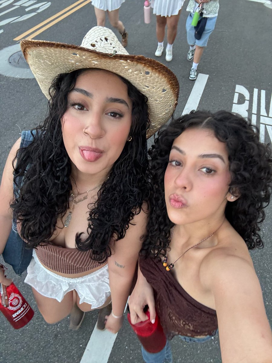 dalilahfyb's tweet image. my worlds collided on #PicnicDay 🤠🧺