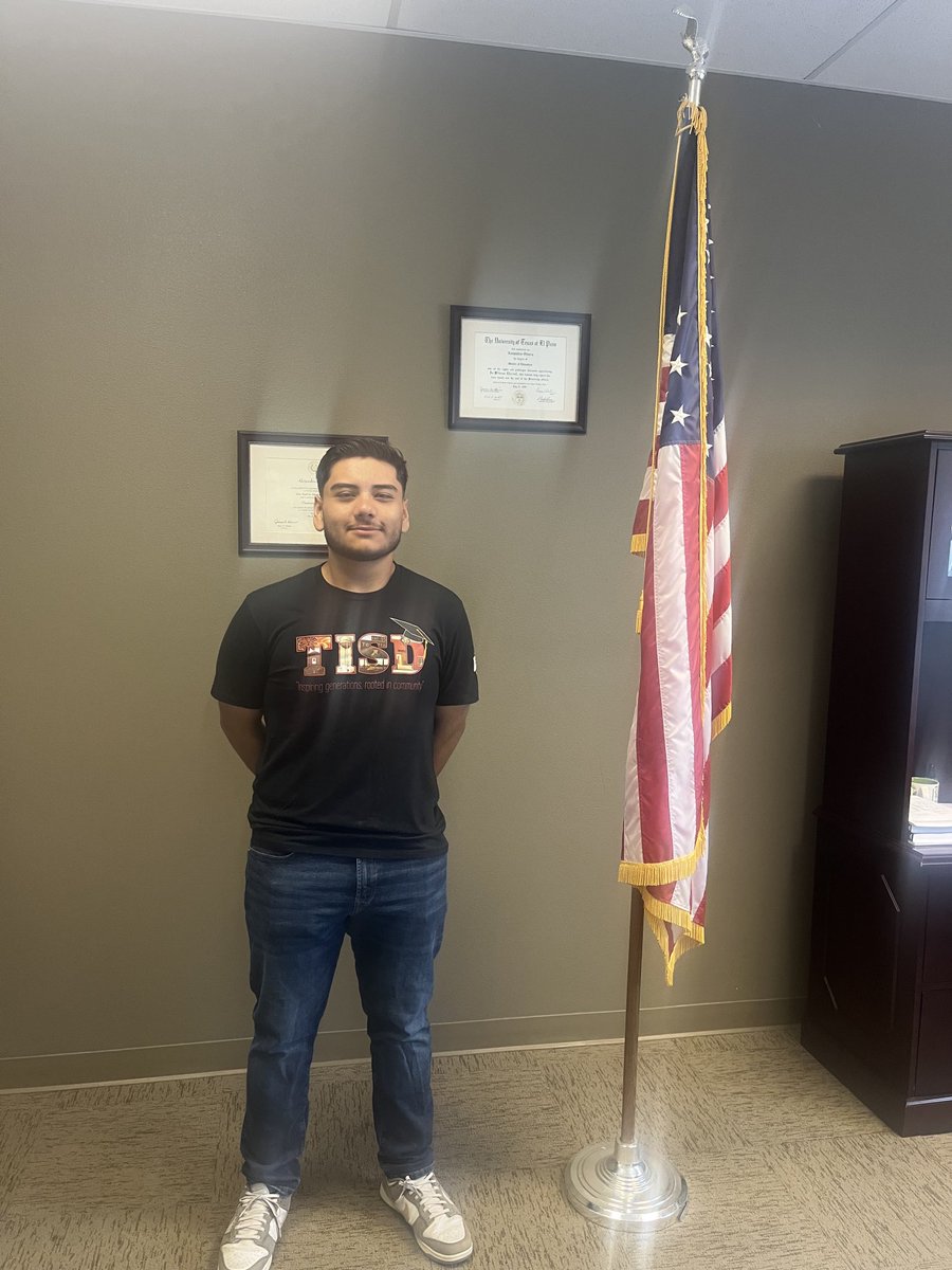 Thank you to Commissioner Holguín for inviting Erick Alvidrez to do the US and Texas pledge this morning for the court meeting. #TISDProud