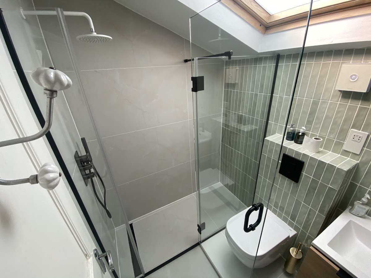 Another happy client!
Today we had the pleasure of fitting a bespoke shower screen and door, crafted to perfection and finished with sleek matte black fittings — the perfect touch for this stunning bathroom transformation.