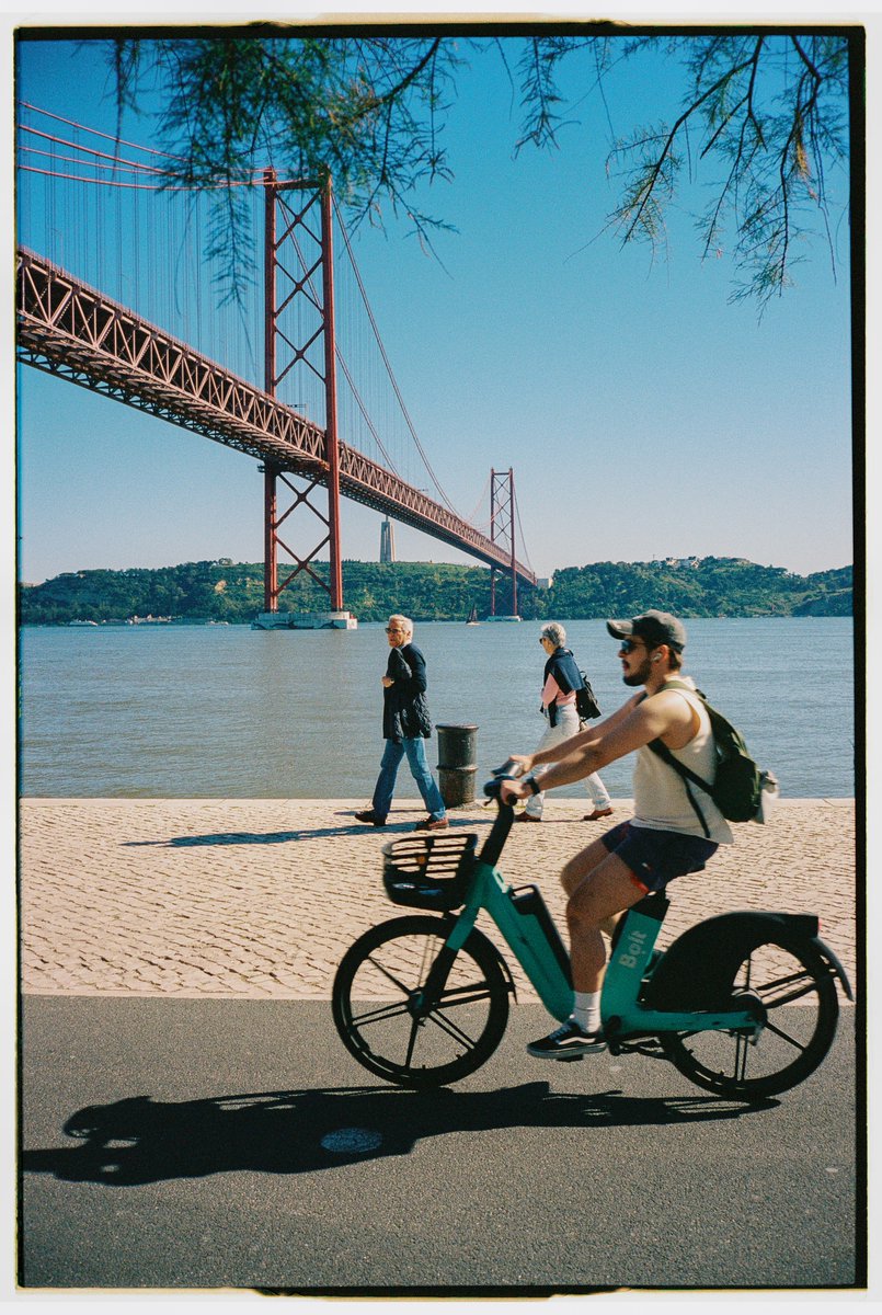 vctorabrants's tweet photo. Sunny day by the Tagus.
Contax T3, Portra 400 https://t.co/nn8AlYPjk8