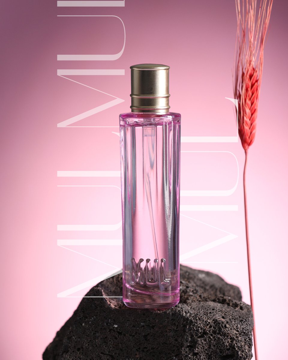 Zarafetin şişeye sığmış hali...

Doğanın yumuşak dokunuşuyla şekillenen bu koku, pembenin naif gücünü teninde hissetmen için seni bekliyor.

#UnicosCosmetics
#UniquelyYours
#Mul
#Watsons