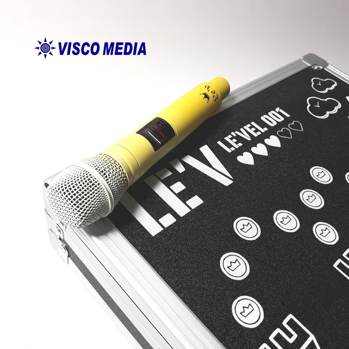 lev_support's tweet photo. ［ハンドマイク本体画像📢］
VISCO MEDIA様より完成したハンドマイクの画像が届きましたので、公開させていただきます☺️
ハンドマイクとケースは公募デザインの中から、ハンドマイクのカラーについてはPANTONEカラー表から、LE'V本人が選んだもので制作致しました✨

#LEV #레비 #レビ  #Wangzihao #왕즈하오 #王子浩 #ワンズハオ