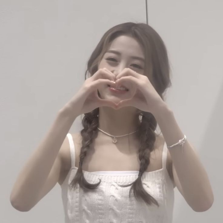 Yunjin. tweet media