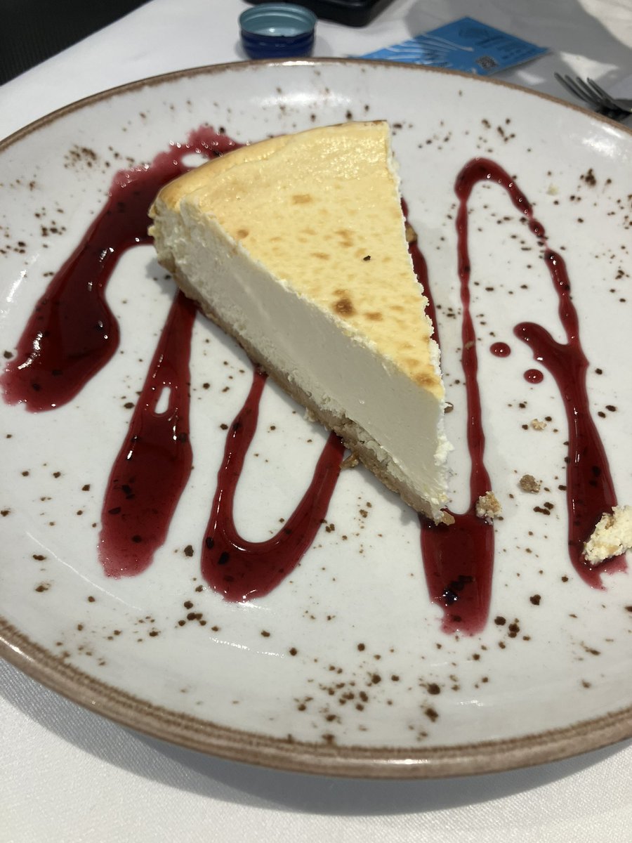 Restaurante Compostela - Platos típicos de pescado, marisco y carne de la cocina gallega, tapas y vinos de la región en un restaurante amplio y luminoso.