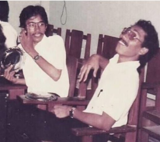 You_D86's tweet photo. @Bara___Akbar jokowi di kelas https://t.co/bwgwWjDcXW