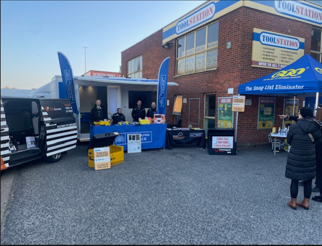 MPSGreenwich's tweet image. Over 70 kits handed out at our tool marking event on 8th April—thank you to everyone who came! We’re looking to run another one later this summer at a new location.

Next up: 15th April at Selco Catford, led by @MPSLewisham. #ToolMarking #CrimePrevention