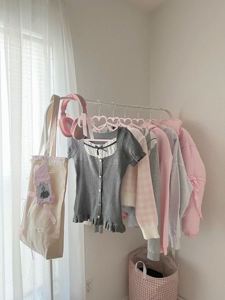madiscarteu's tweet photo. . . .🌟 wts lfb ! — #madiscart 
• pre loved clothes ! 

𓄳 payo, gcash
𓄳 see thread for more info
𓄳 rfs: decluttering 
𓄳 mod: ggx / lalamove

⌗ non kpop related clothes declutter ph https://t.co/8M8GoRXef9