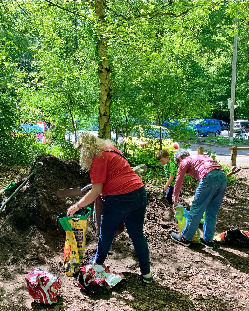 🍃 FREE compost at Brandon Country Park!

Compost will be available while stocks last from 12pm on Wed 7 May.

Residents are to bring their own shovel and bags to collect the compost. 

Read more: orlo.uk/3IPgj