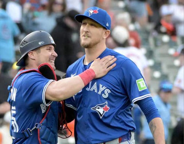 Jeff Hoffman Blew A Kiss To The Orioles Dugout After The O's Front Office Flagged Hoffman's Shoulder And Pulled Their Contract Offer To Him This Past Offseason 

<a href="/editti22/">Barstool Are Dee Tee</a> 
bars.tl/3542794
