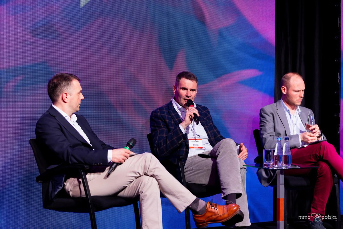 FinTechDigital's tweet image. 💬 Zaczynamy ostatni blok tematyczny wiosennej edycji FinTech &amp;amp; InsurTech Digital Congress. Panel „Building a strong foundation - innowacje na styku finansów i ubezpieczeń”, otworzyła debata pt.: „Cyfrowe usługi finansowe i ubezpieczeniowe vs tradycyjne instytucje.”  #FinTech2025