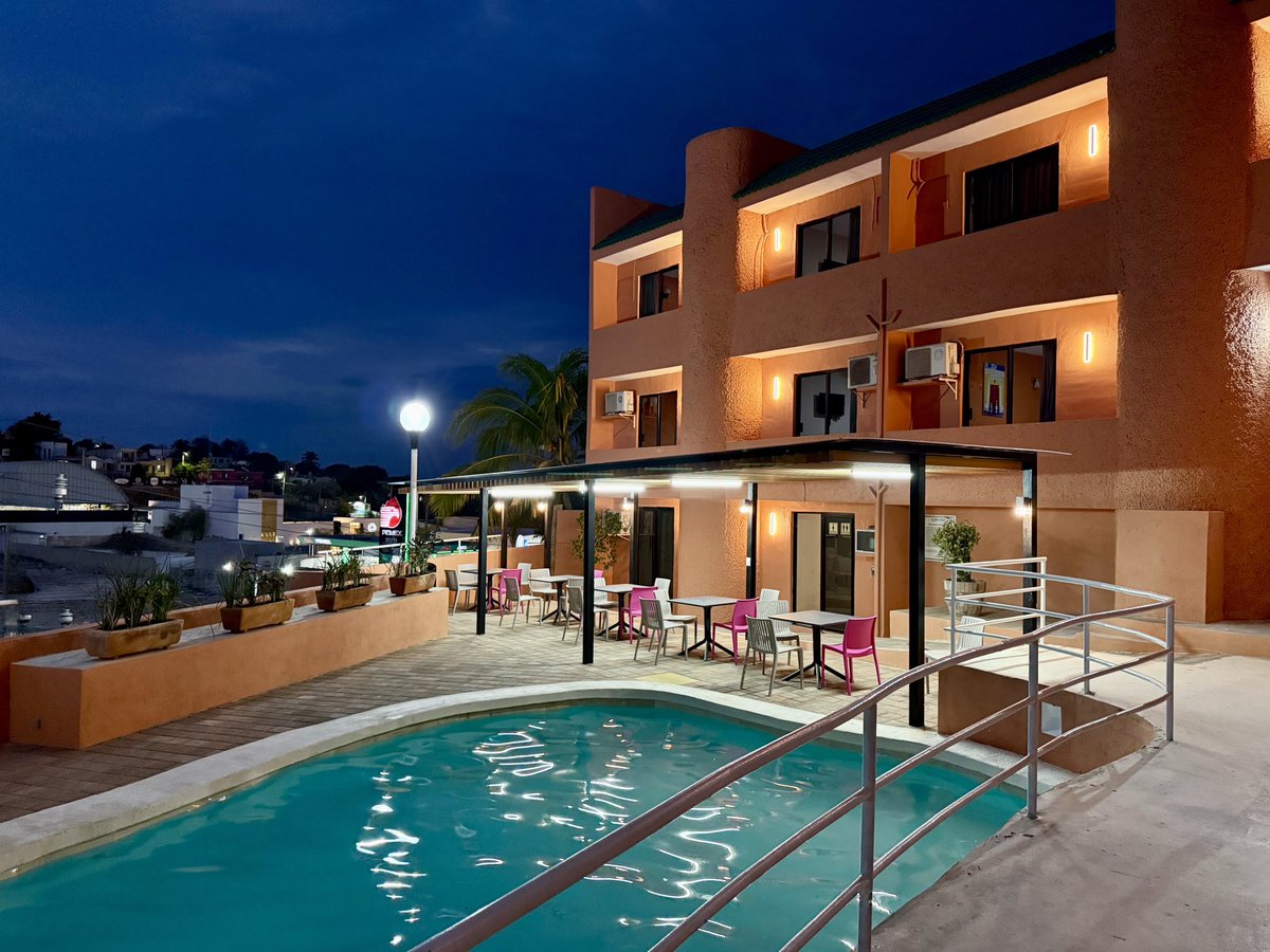 Hemos renovado nuestra área de alberca para ti! 

Conoce los amplios espacios ideales para el descanso o la realización de eventos. Agenda tu cita y conoce los servicios que el hotel U Xul Kah ofrece. 

🔵Hospedaje 
🔵Alimentos 
🔵Salones 
🔵Mobiliario 

9811717851 y 9811280230