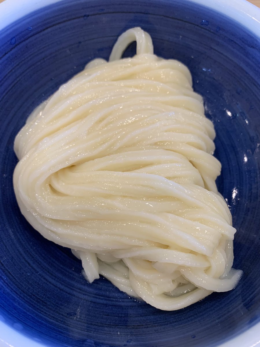 TetsuyaNekobasu's tweet photo. テレビ出演のたびに行列ましまし！

いつも最倖の麺を提供し続けてくださる凄さを感じながらいただける一杯に感謝

先日、2種類に挑戦も、あっさり胃袋に入ってしまう
麺も三玉分の量なのに‼️

いつもごちそうさまです😋

満腹後の八栗さん参拝はこたえる😅

#おうどん
#瀬戸晴れ
#むにゅもち https://t.co/zAOipuyKqU