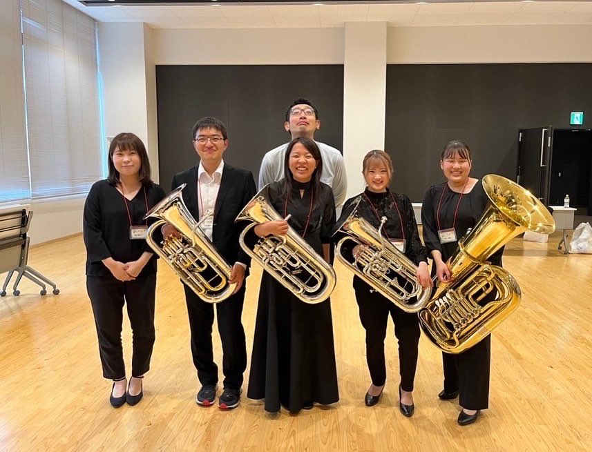 約2年ぶりの金管塾!!!!
稲垣満有子先生とソロも演奏します!!

母小久保まい先生、父山本和邦先生による、バリチューファミリー大集合幸せだぁぁ!!!!もちろん、バリチューではない方も参加できます!!!!
金管塾を通して、皆様、お会いしましょう!!

写真は前回の時の、
2年前は髪の毛ピンクだったな〜!!