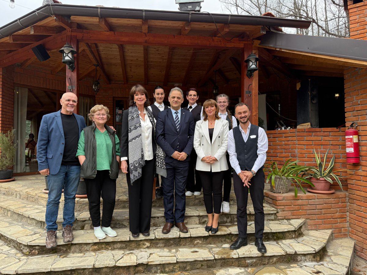Arnhild Spence 🇺🇳 (@arnhildspence) on Twitter photo Pleased to join <a href="/atifetejahjaga/">Atifete Jahjaga</a> & <a href="/UNHCRKosovo/">UNHCR Kosovo</a> Ch. of Mission in a dialogue in Novoberde/N. Brdo, with beneficiaries reaffirming the need for continued IDP return & reintegration programmes sponsored by the intl. community.
Empowered women & young returnees= thriving communities Pleased to join <a href="/atifetejahjaga/">Atifete Jahjaga</a> & <a href="/UNHCRKosovo/">UNHCR Kosovo</a> Ch. of Mission in a dialogue in Novoberde/N. Brdo, with beneficiaries reaffirming the need for continued IDP return & reintegration programmes sponsored by the intl. community.
Empowered women & young returnees= thriving communities