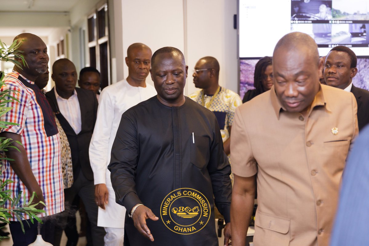 Lands and Natural Resources Minister Tours MinCom Control Room