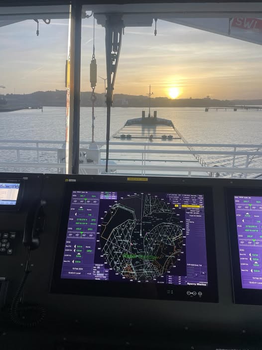 PortofCork's tweet photo. Check out this #PilotsPerspective from onboard the general cargo vessel, Arklow Racer, which has a length overall of 104.93 meters.
Here the vessel is travelling through Cork Harbour on its way to Ringaskiddy.
📸 Kevin O’Callaghan https://t.co/V34duVuChk