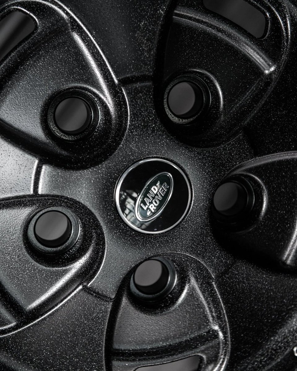 Model: Rostyle Inspired RS-Forged Alloy Wheel

Fitment: Land Rover Defender (1991–2016)
Colour: 3D Texture Paint
Size: 9 x 20" (Front &amp; Rear)
Material: RS-Forged Alloy

Copyright Design by KAHN®

projectkahn.com/collections/de…

#RostyleRevived #DefenderClassic #LandRoverDefender