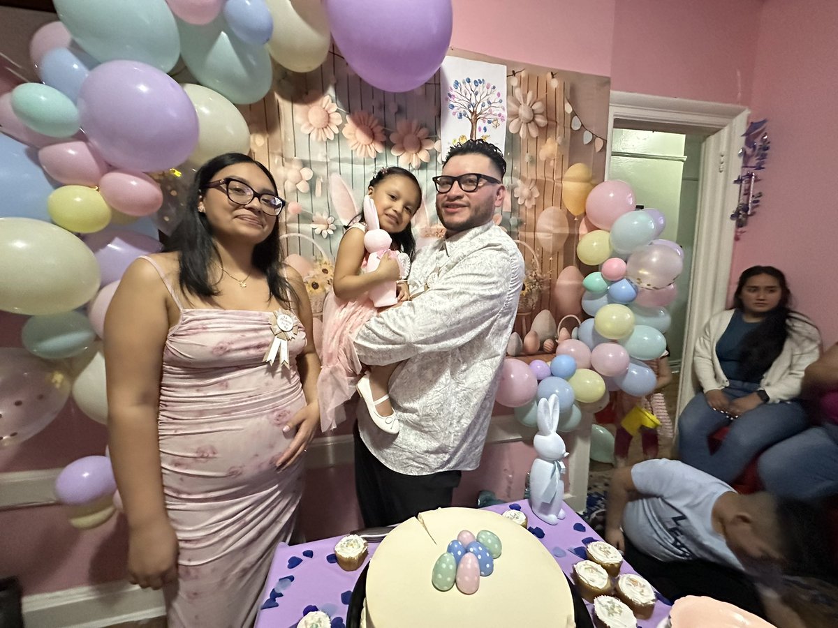 indieralph's tweet image. Gender reveal party. He’s having a boy btw. Also this is staff from my former job/bar. Good hangs. The food was so A1 I didn’t even post it.