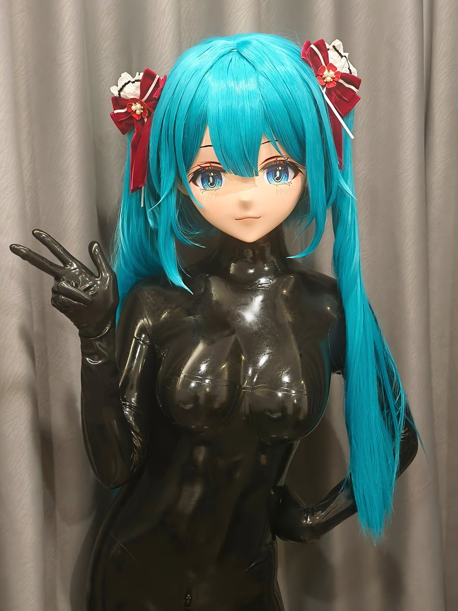 胶衣里面已经黏糊糊了诶...

🎭：<a href="/samon_ii/">KIGURUMI厚切三文鱼工坊</a>