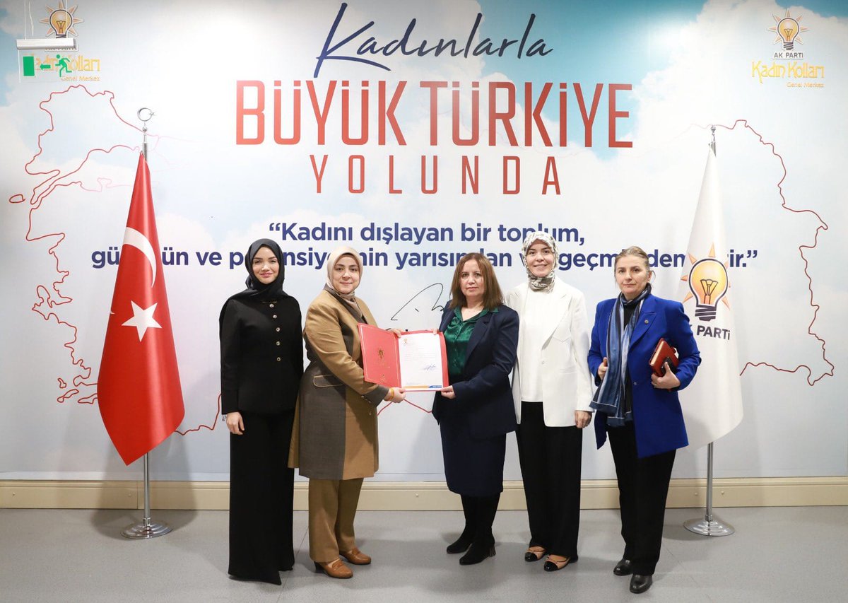 Genel Merkez Kadın Kolları Başkanımız Sn. Tuğba Işık Ercan hanımefendinin tensipleri ile Altındağ İlçe Kadın Kolları Başkanı olarak atanan Sn. Gülizar Kaya Başkanımızı tebrik eder, görevinde muvaffakiyetler dileriz..

#KalbimizAltındağ
#KadınlarlaBüyükTürkiyeYolunda