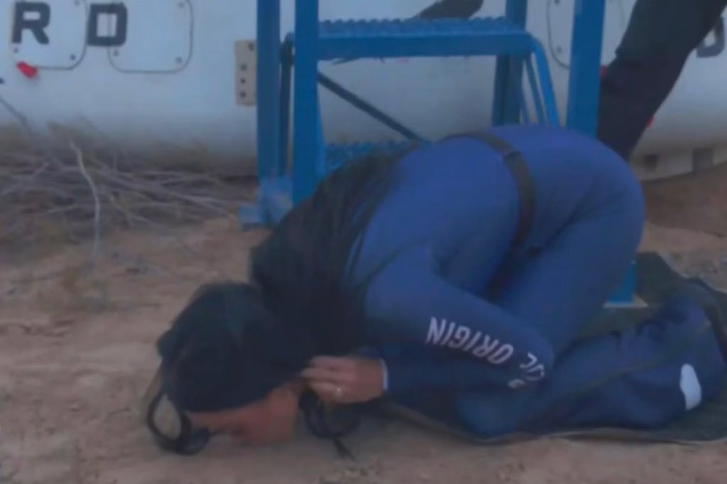 vulture's tweet image. katy perry and gayle king immediately after returning from space: