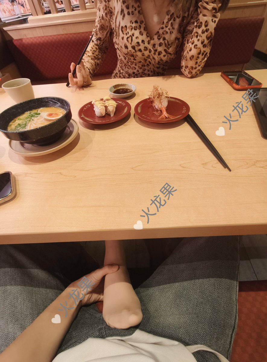 简简单单街拍一集 单男哥车上也不敢乱拍 没素材了将就看看🙃