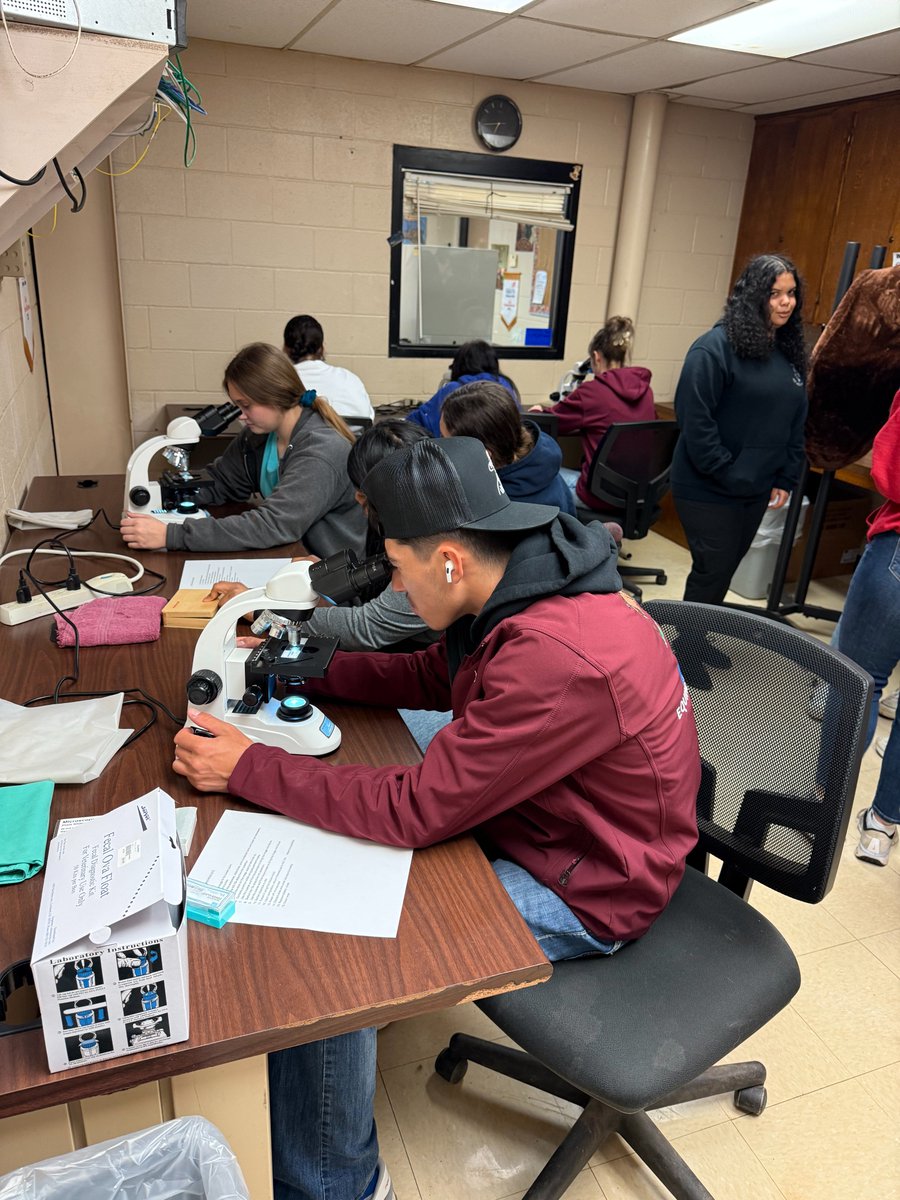 MidAmericaTech's tweet photo. 🔬 Our Veterinary Assistant students are getting hands-on learning with microscopes! 🐾 This is a key step in their journey to providing top-notch animal care. #MyMATC #ReSkill #UpSkill https://t.co/LcLmRCZtM9 https://t.co/68EZmUzeOw