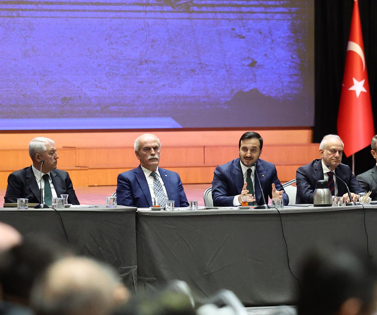 AK Parti İstanbul İl Başkanı Abdullah Özdemir, sosyal medya hesabından yaptığı açıklamada, İBB AK Parti Grup Başkanvekili Zeynel Abidin Okul'un bayrağı Faruk Gökkuş'a devrettiğini belirtti.