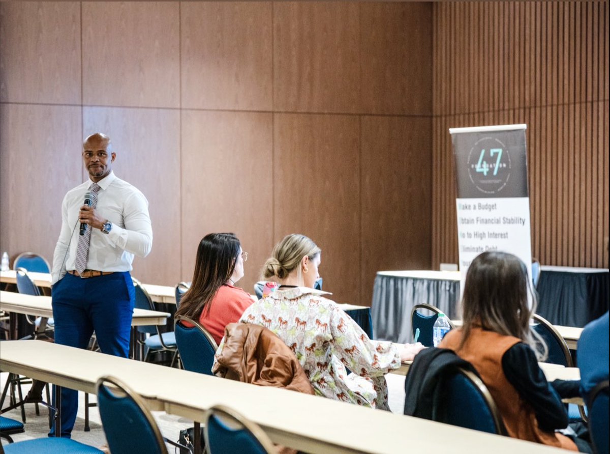 Morgan graduated with a bachelor’s degree in accounting from Eastern Kentucky University. He later worked as an accountant for Purdue University and the University of Kentucky College of Agriculture before joining the Lexington-Fayette Urban County Government as an investment.