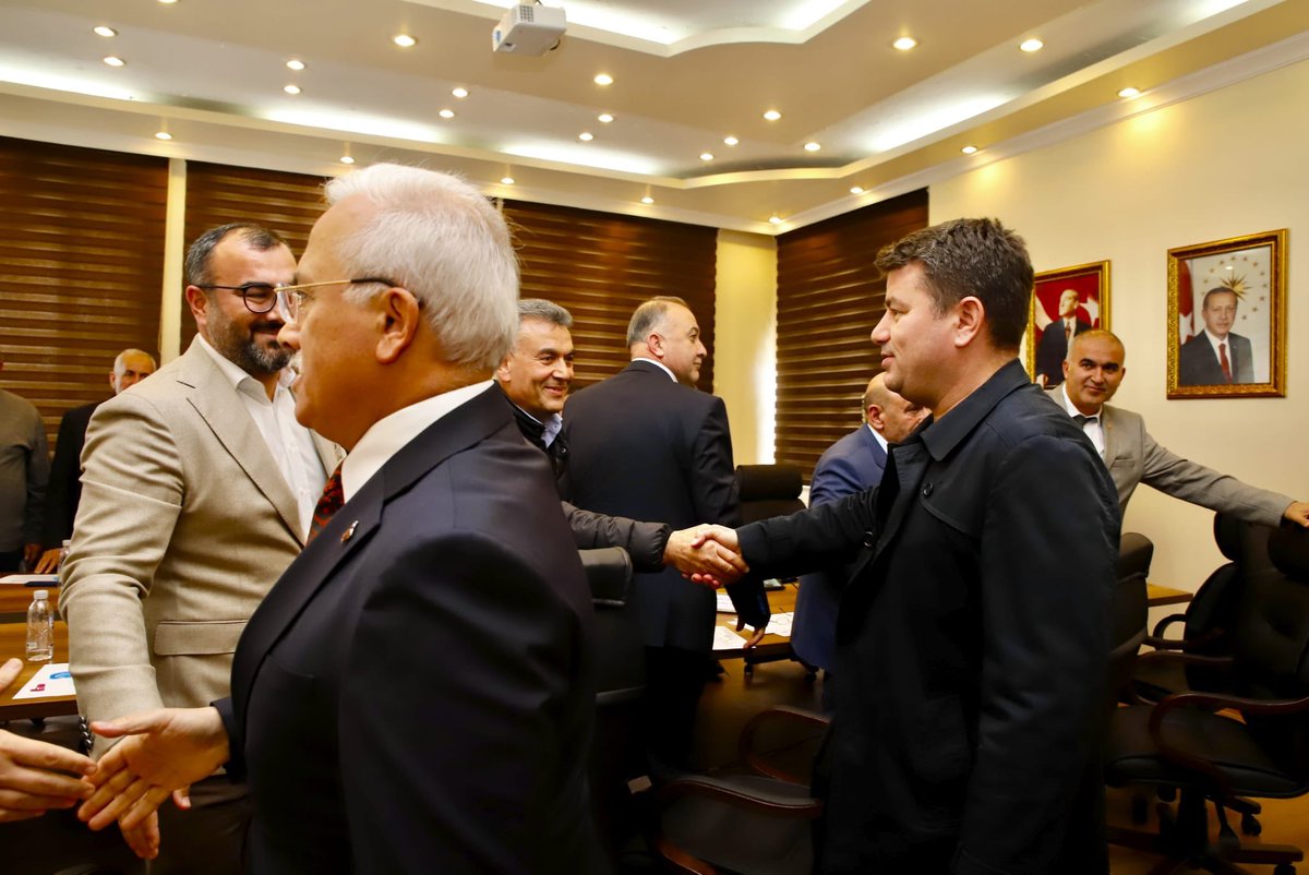 aksaraybel's tweet photo. Üretiyoruz, büyüyoruz, geleceği inşa ediyoruz.🇹🇷

Belediye Başkanımız Sn. Dr. Evren Dinçer;
“Tarıma Dayalı İhtisas Sera OSB” müteşebbis toplantısına katıldı. 🤝✍️

Hedefimiz; modern üretim, güçlü istihdam ve sürdürülebilir kalkınma.💪

#AksarayaDeğer❤️
#SeraOSB🧑‍🌾 https://t.co/WbpQLMGyIb
