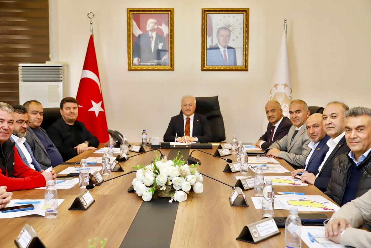 aksaraybel's tweet photo. Üretiyoruz, büyüyoruz, geleceği inşa ediyoruz.🇹🇷

Belediye Başkanımız Sn. Dr. Evren Dinçer;
“Tarıma Dayalı İhtisas Sera OSB” müteşebbis toplantısına katıldı. 🤝✍️

Hedefimiz; modern üretim, güçlü istihdam ve sürdürülebilir kalkınma.💪

#AksarayaDeğer❤️
#SeraOSB🧑‍🌾 https://t.co/WbpQLMGyIb